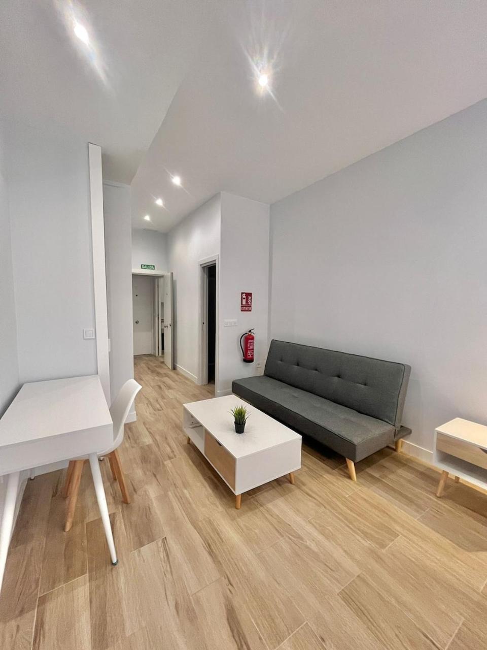 Estudio Chic Y Moderno Cerca Del Vibrante Centro De Ifema Мадрид Екстериор снимка